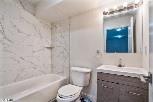 Building Photo - 414 S 16th St