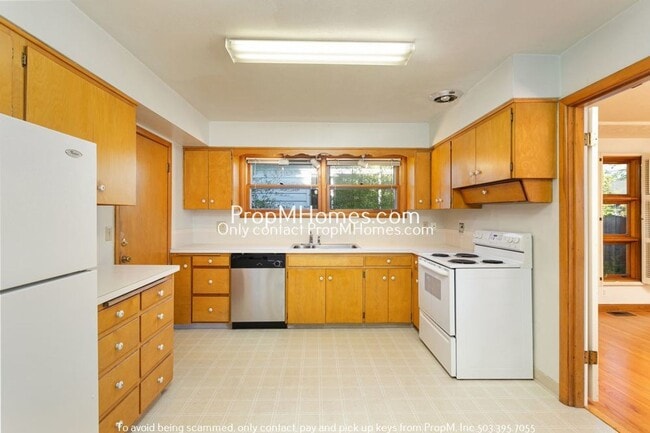 Building Photo - Spacious Mid-Century Three Bedroom Home In Woodstock!