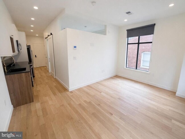 Building Photo - 1128 Walnut St