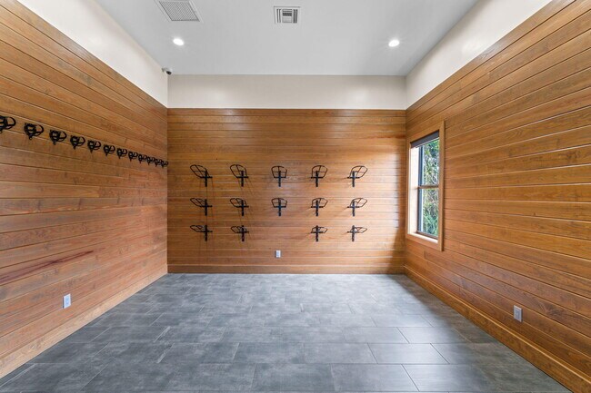 Building Photo - 13155 Southfields Rd