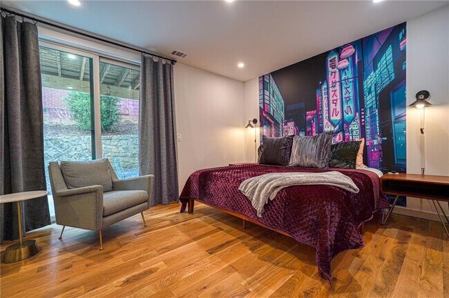 Building Photo - 825 Barnett St NE