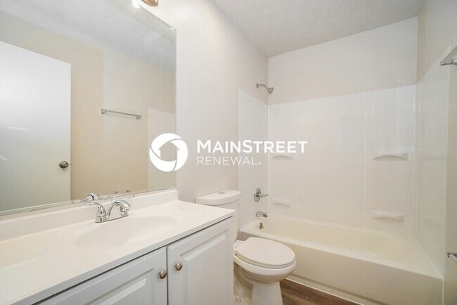 Building Photo - 3 Bedroom Pet-Friendly Home in PICKERINGTON, OH with Main Street Renewal