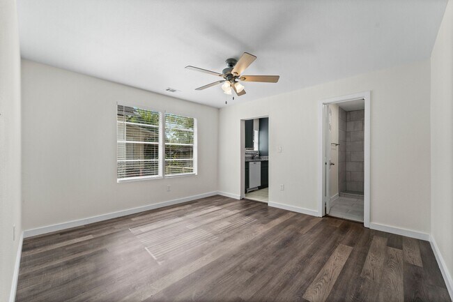 Building Photo - 1615 1/2 McKee St