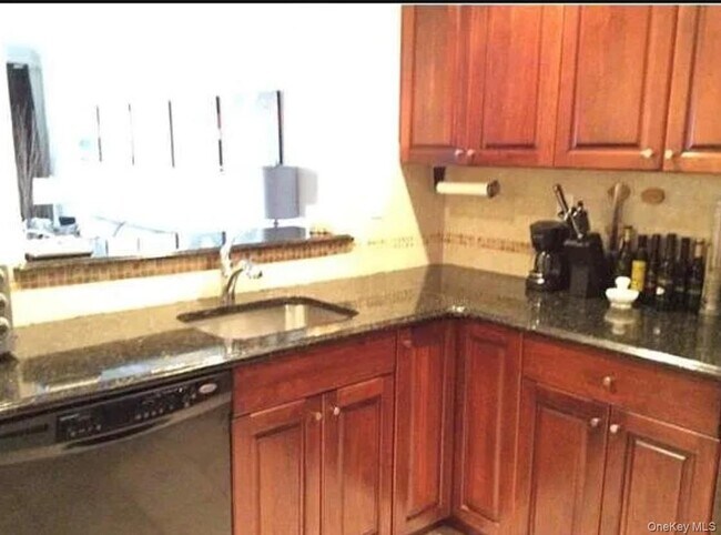 Building Photo - 3 Cross St