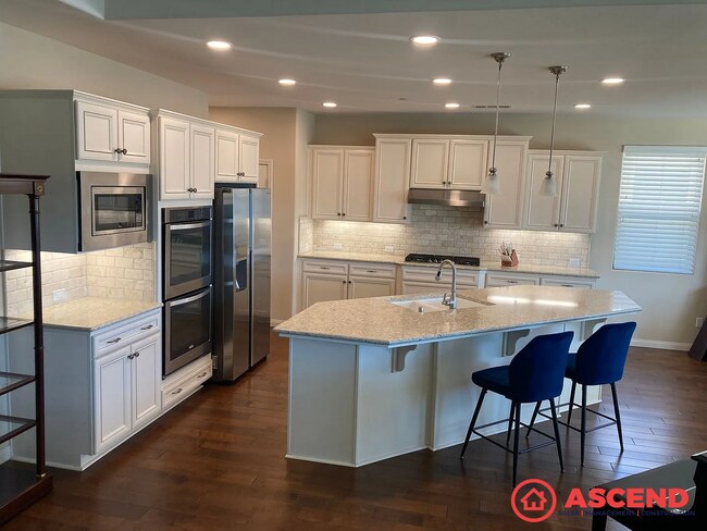 Building Photo - Beautiful 3 Bed, 2.5 Bath HOA Home with Fireplace & Modern Amenities