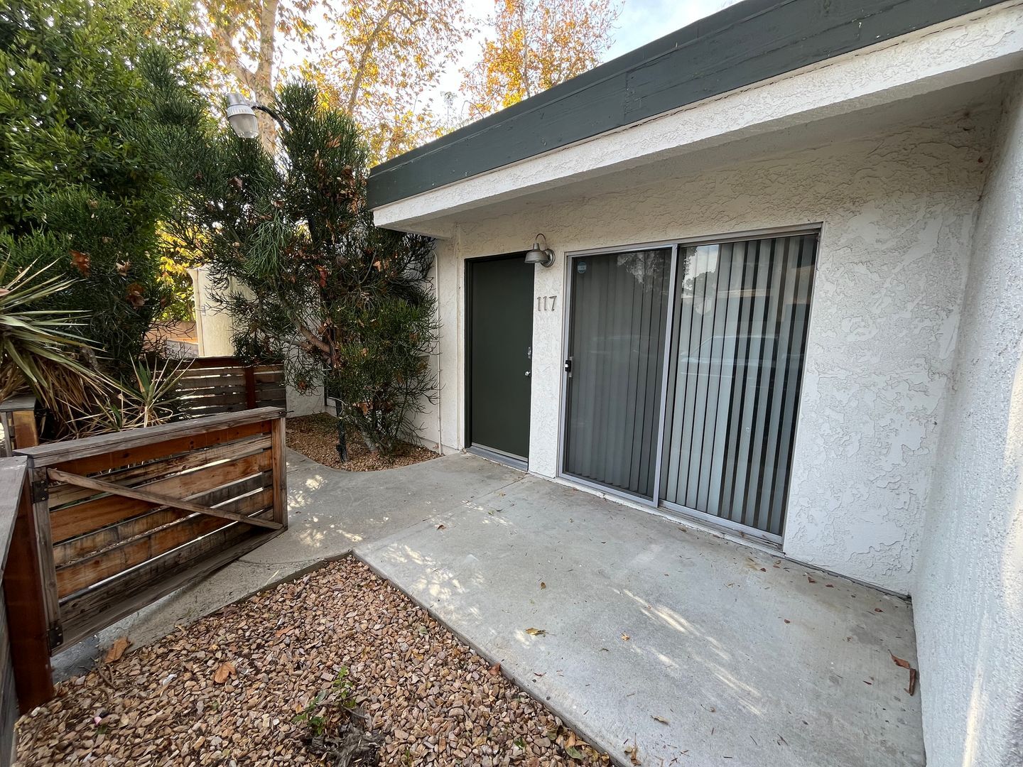 Building Photo - Individual Bungalows: All 1 bedroom/ 1 bath units all with LARGE PRIVATE YARDS.
