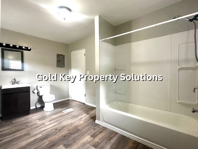 Building Photo - COMING SOON!! Updated 2BR / 1BR Single Fam...