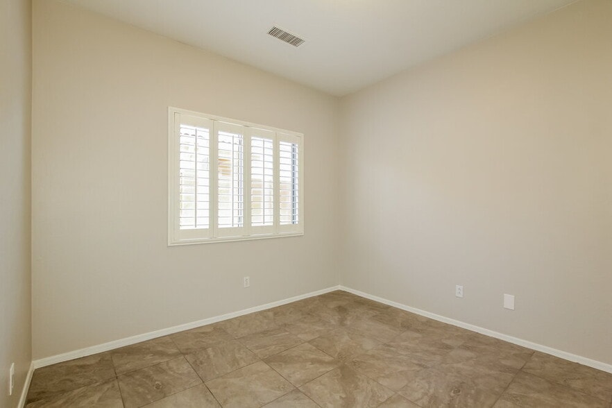 Building Photo - 1913 S 83rd Dr