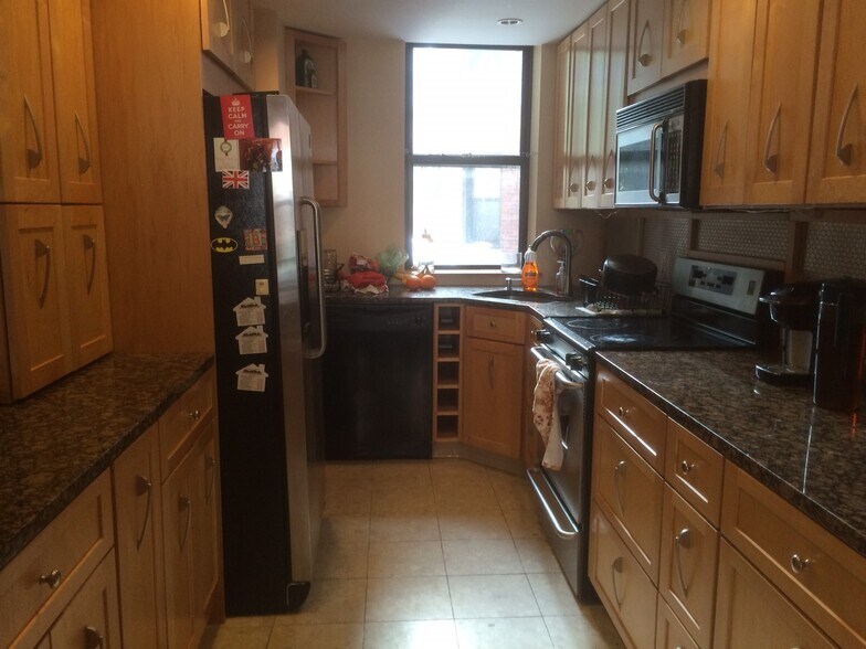 Building Photo - 84 Gainsborough St