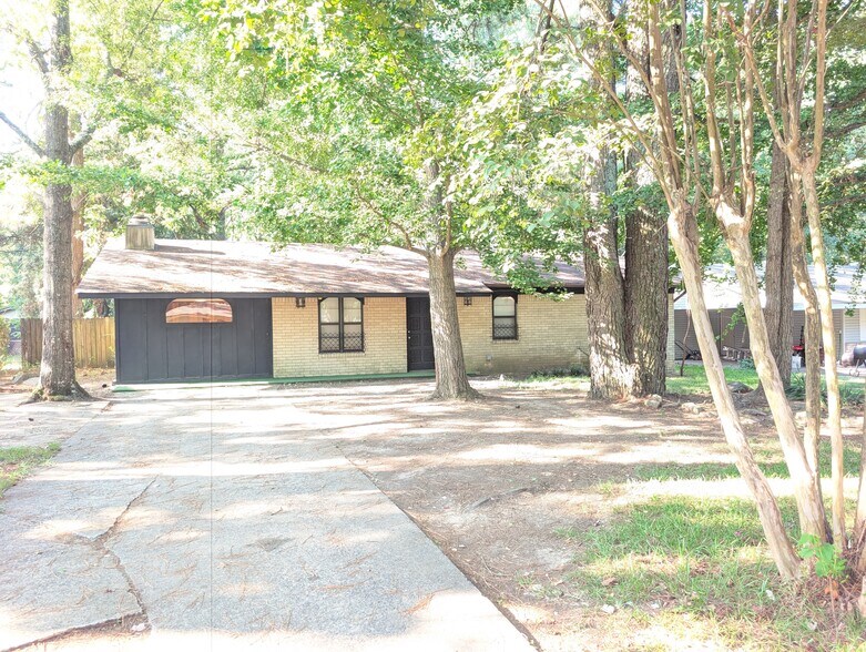 Building Photo - 216 Raney Pl