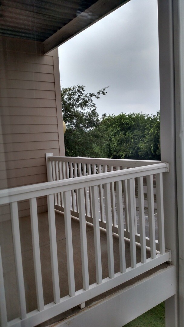 Building Photo - Close to Campus  3 bed 3 bath Condo