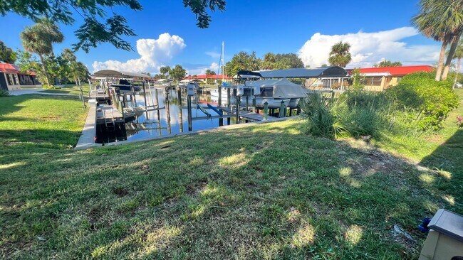 Building Photo - Waterfront, 2 bed 2 bath with boat dock an...