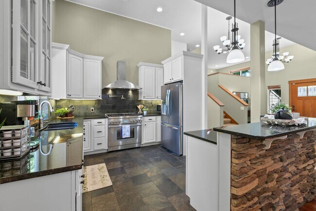 Building Photo - 3 Bed, 3 Bath Custom Built Home in Sudden Valley