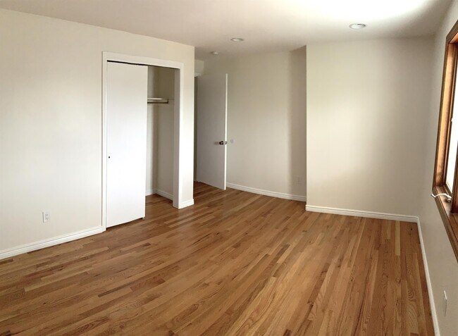 Building Photo - 1844 Mt Zion Dr
