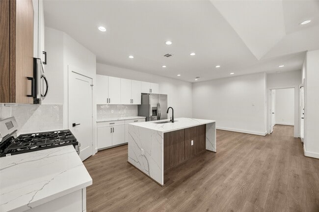 Building Photo - 2710 Bronze Vis Dr