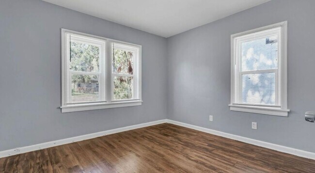 Building Photo - 3060 21st Ave S