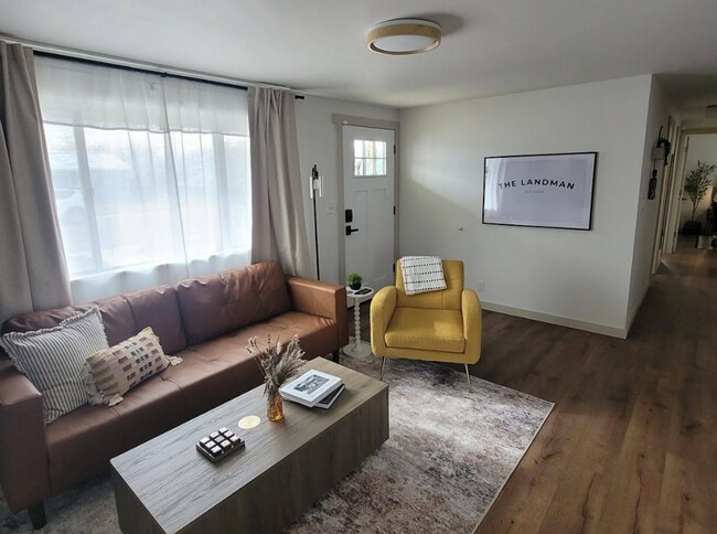 Building Photo - Fully Furnished 3BR | Renovated | All Utilities Included | Ideal for 30+ Day Stays