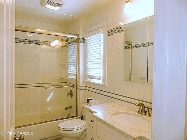 Building Photo - 203 5th Ave