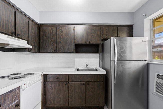 Building Photo - 6125 SW 48th Ct