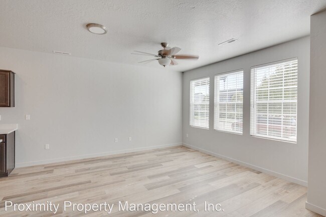 Building Photo - 3 br, 2.5 bath House - 11218 W. Knightsbri...