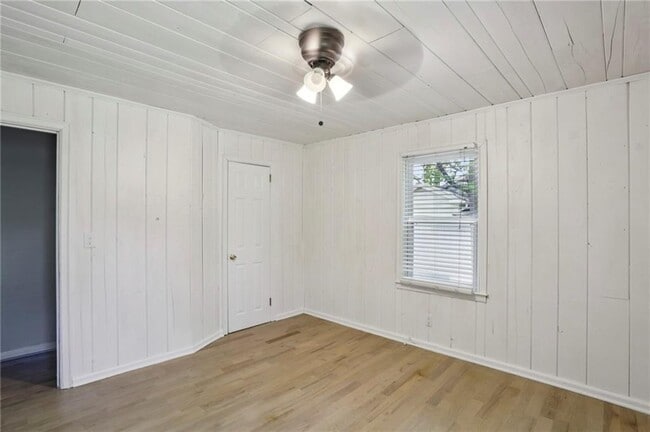 Building Photo - 2266 N Shallowford Rd