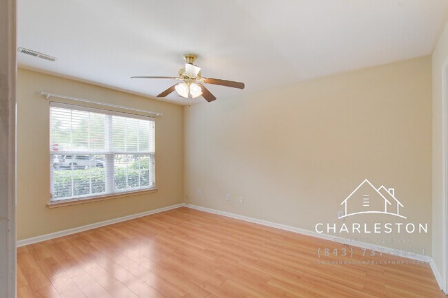 Building Photo - 2457 Scholar Ln