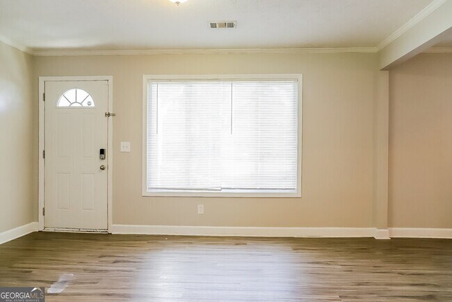 Building Photo - 302 Wren Cir