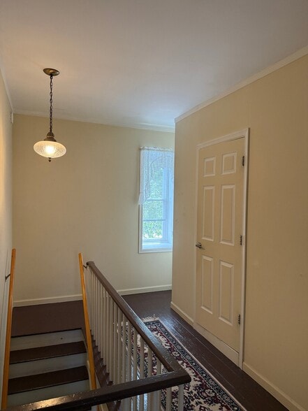 Building Photo - 325 S Main St