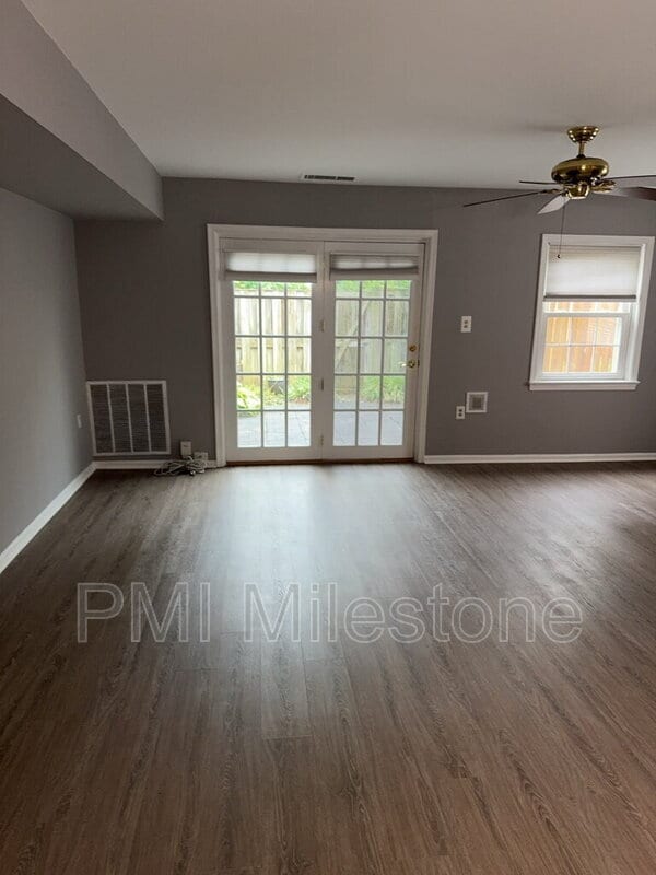 Building Photo - 749 Azalea Dr