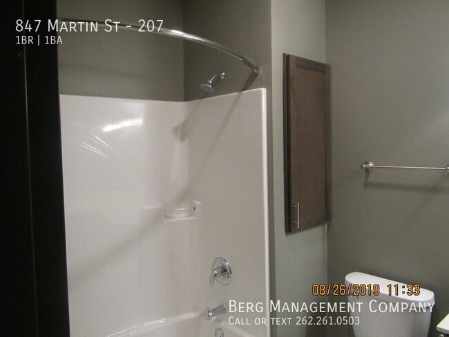 Building Photo - 847 Martin St