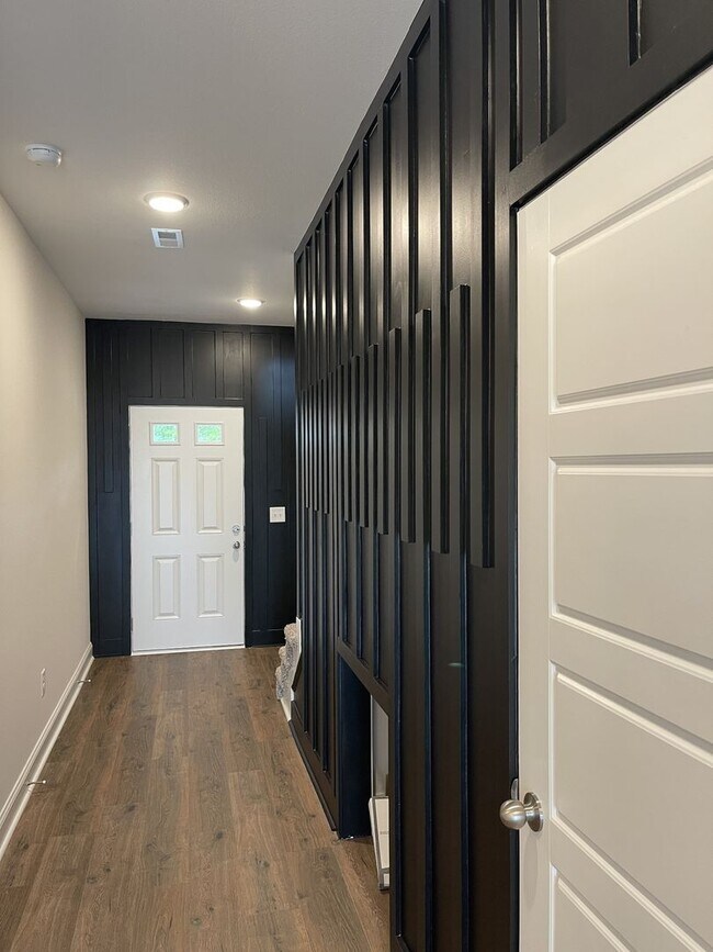 Building Photo - Gorgeous Single Family Home