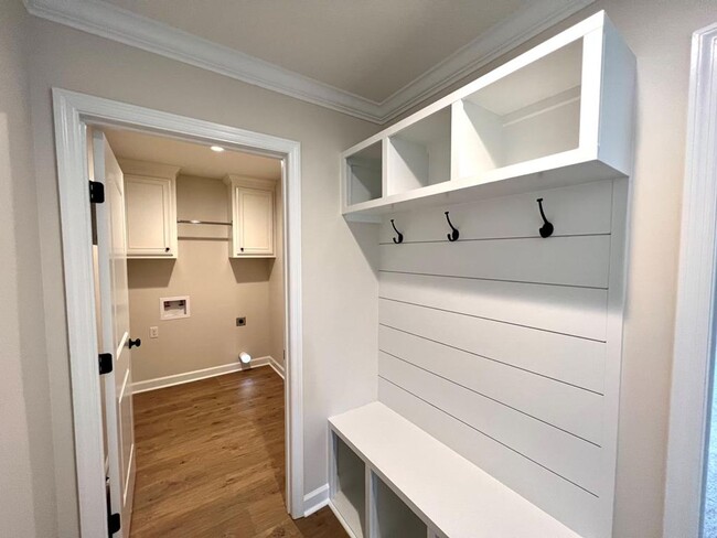 Building Photo - Elegant & Spacious 4-Bedroom Home in Hahir...