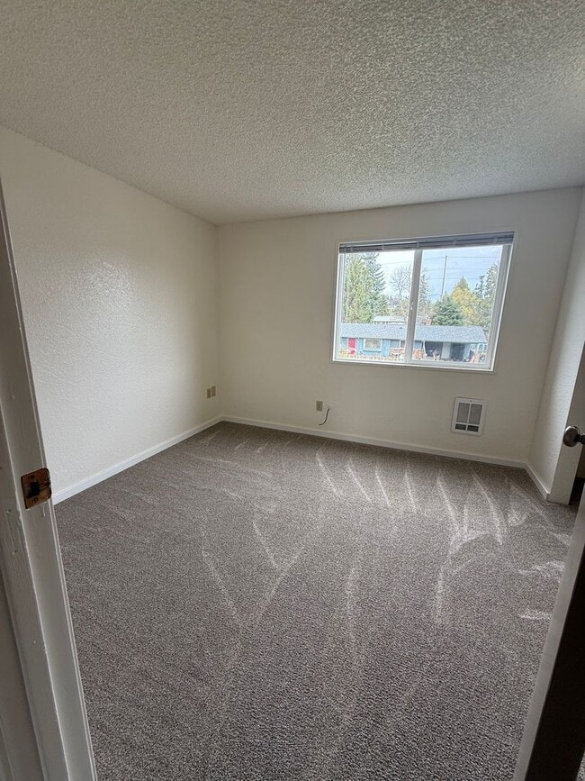 Building Photo - 2208 Wilson Ave