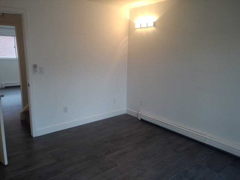 Building Photo - 3147 Bell Dr