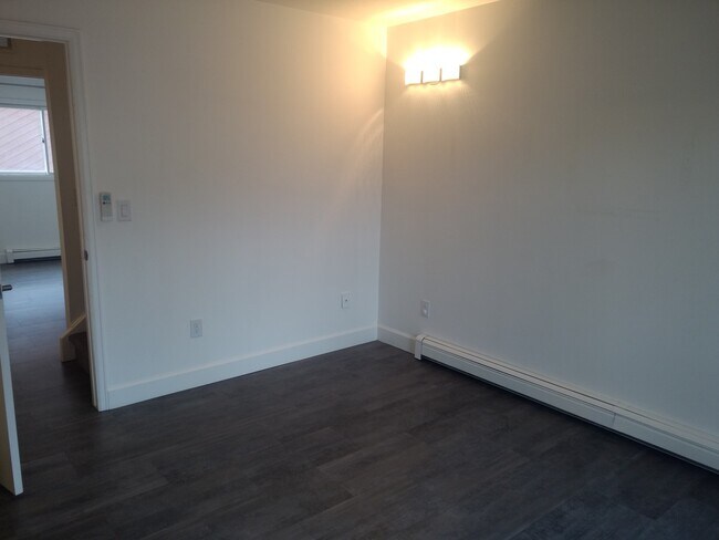 Building Photo - Beautifully Updated Cattail Cove West - 3B...