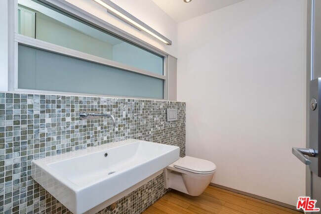 Building Photo - 1260 Linda Flora Dr
