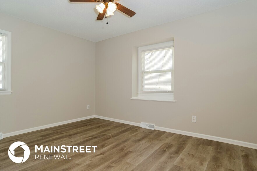 Building Photo - 4701 NE 48th St