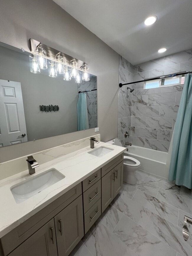 Building Photo - Split AC's In each room. Wet Bar. Spacious