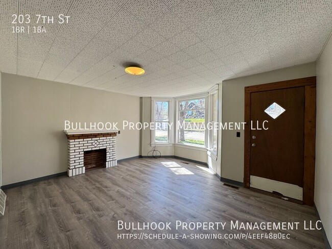 Building Photo - 203 7th St