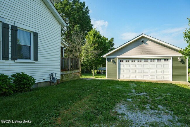 Building Photo - 2224 Flat Rock Rd