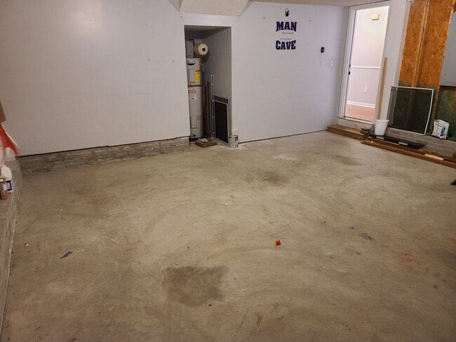 Building Photo - Conveniently located in a quiet cul-de-sac