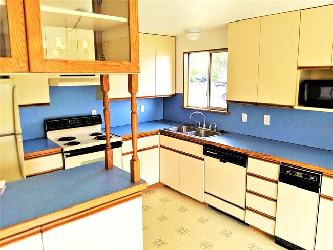 Building Photo - 7801 S Cushman Ave