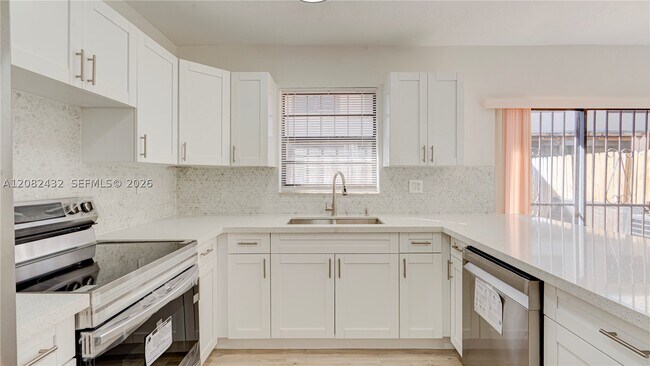 Building Photo - 710 SW 114th Ave
