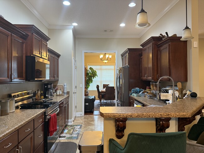 Building Photo - 729 English Oak Dr