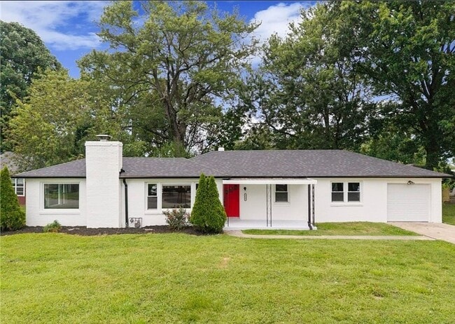 Primary Photo - Modern 4 Bedroom Home with Granite Kitchen & Tiled Baths