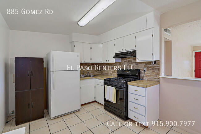 Building Photo - 885 Gomez Rd