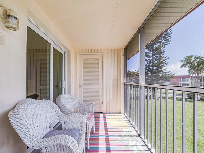 Building Photo - 74 Royal Oak Ct