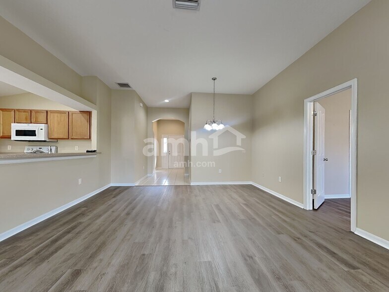 Building Photo - 27437 Sugar Loaf Dr