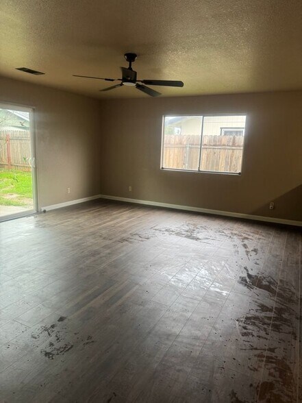 Building Photo - 2525 Capella St