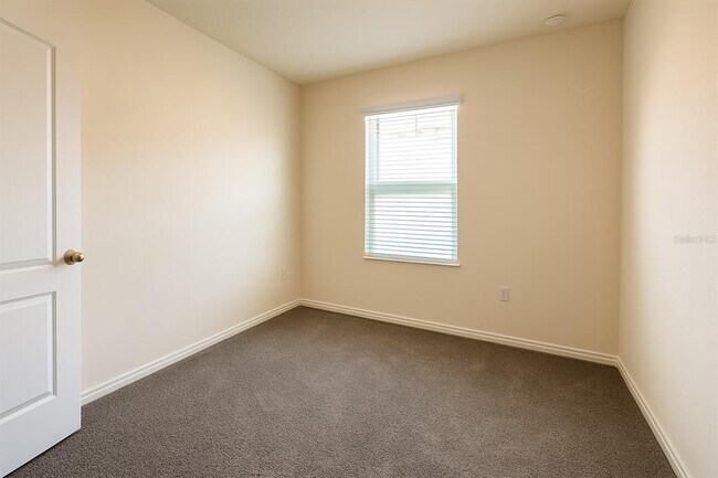 Building Photo - 2323 Gifford Dr